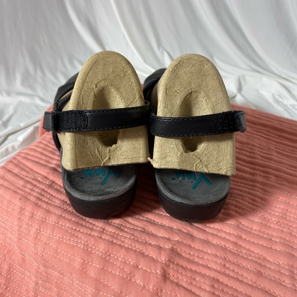 YUU ladies black strap sandal, size 8 - Picture 4 of 9